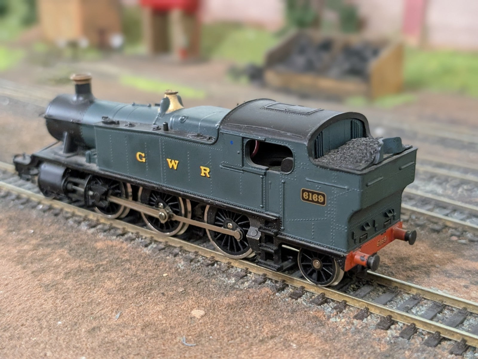 Mainline 937083 Class 61xx 2-6-2T 6169 in GWR green OO Gauge