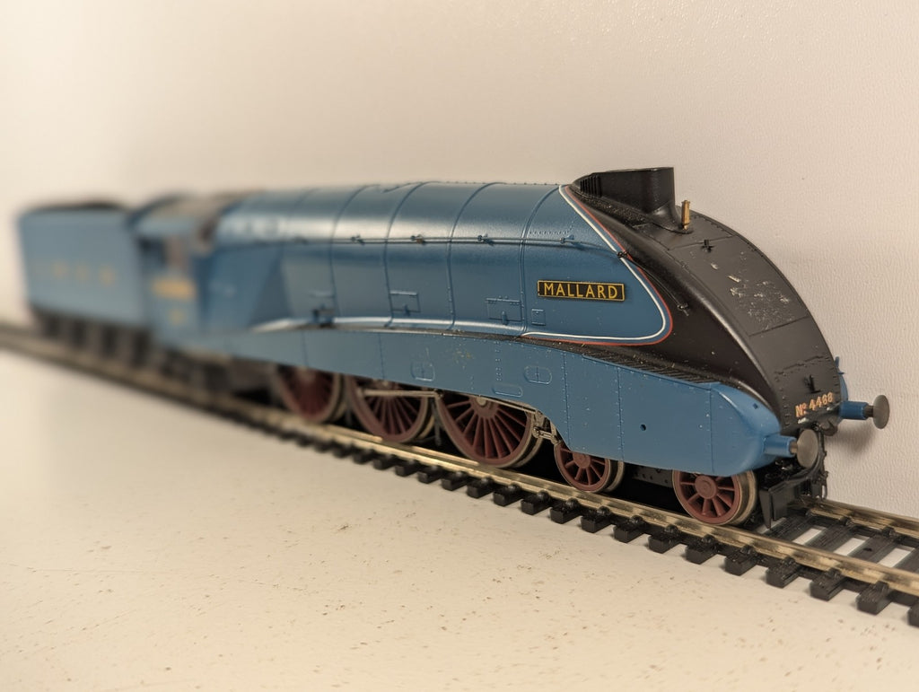 Hornby OO Gauge Class A4 'Mallard' Steam Locomotive 4468 LNER Garter Blue R2339