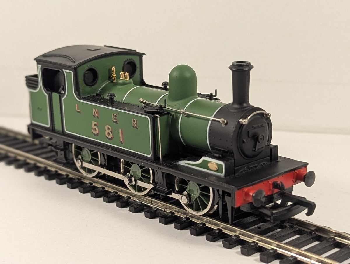 Mainline OO Gauge Class J72 0-6-0T Steam Locomotive 581 LNER Green 37-054