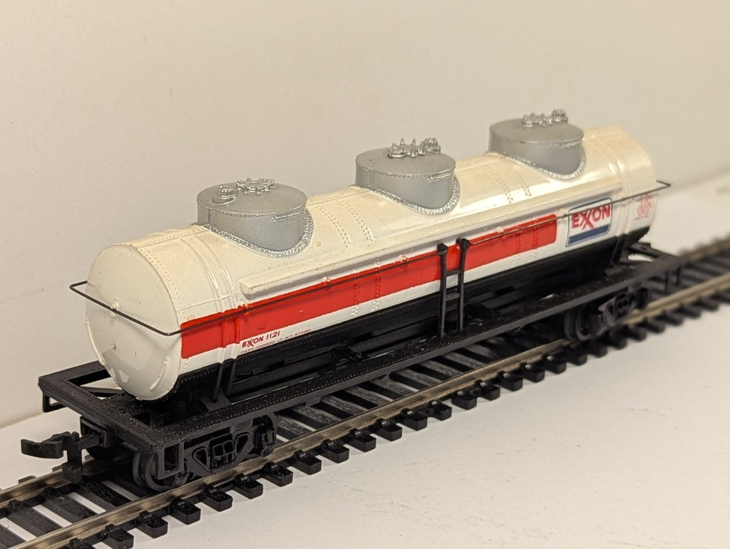 Bachmann HO Gauge Exxon 3-Dome Tank Car