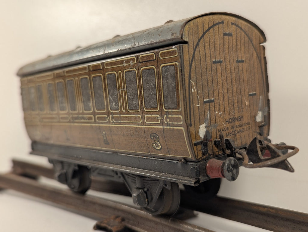 Hornby O Gauge No. 1 Passenger Coach LNER Teak
