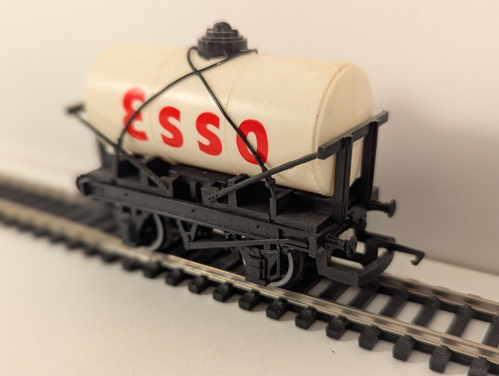 Hornby R96 “Esso” Tank Wagon