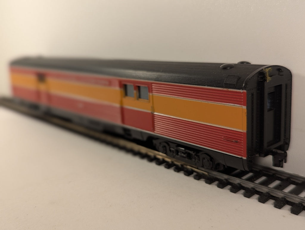 Athearn HO Gauge 72ft Streamlined Baggage Car Passenger Coach 35