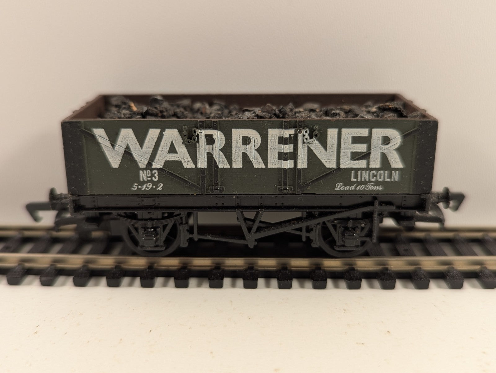 Mainline OO Gauge 37132 5 Plank Wagon Warrener Lincoln Green