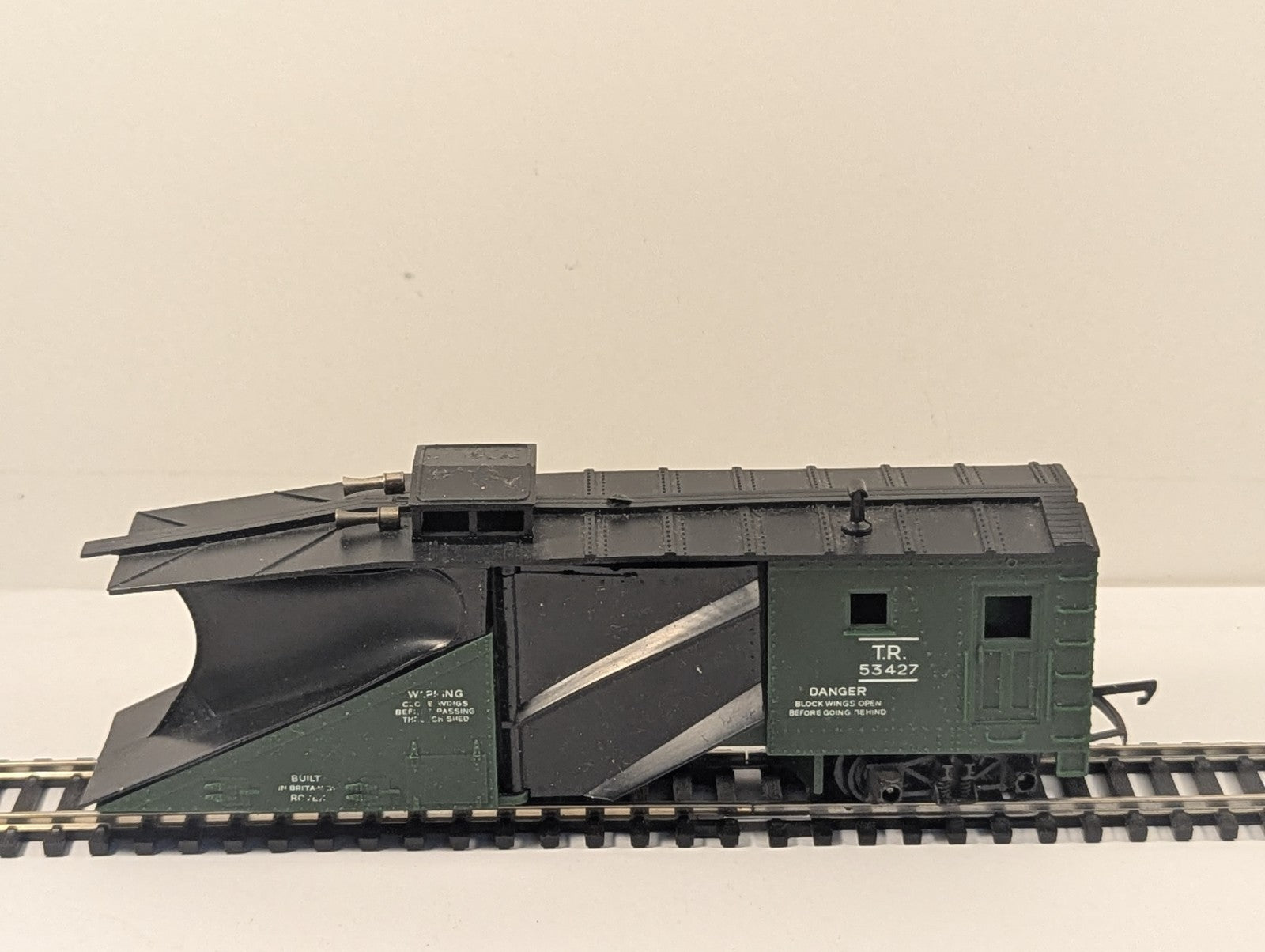 Tri-ang R138 OO Gauge Transcontinental Snowplough