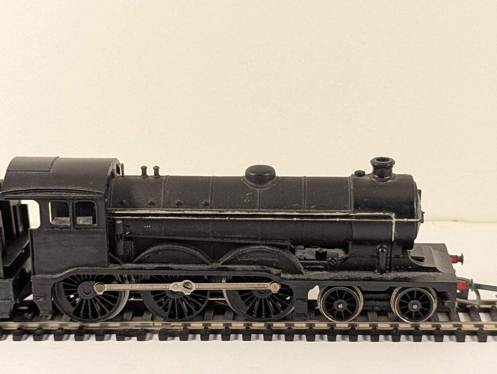 Tri-ang Hornby R150 OO Gauge Class B12 4-6-0 – Repainted