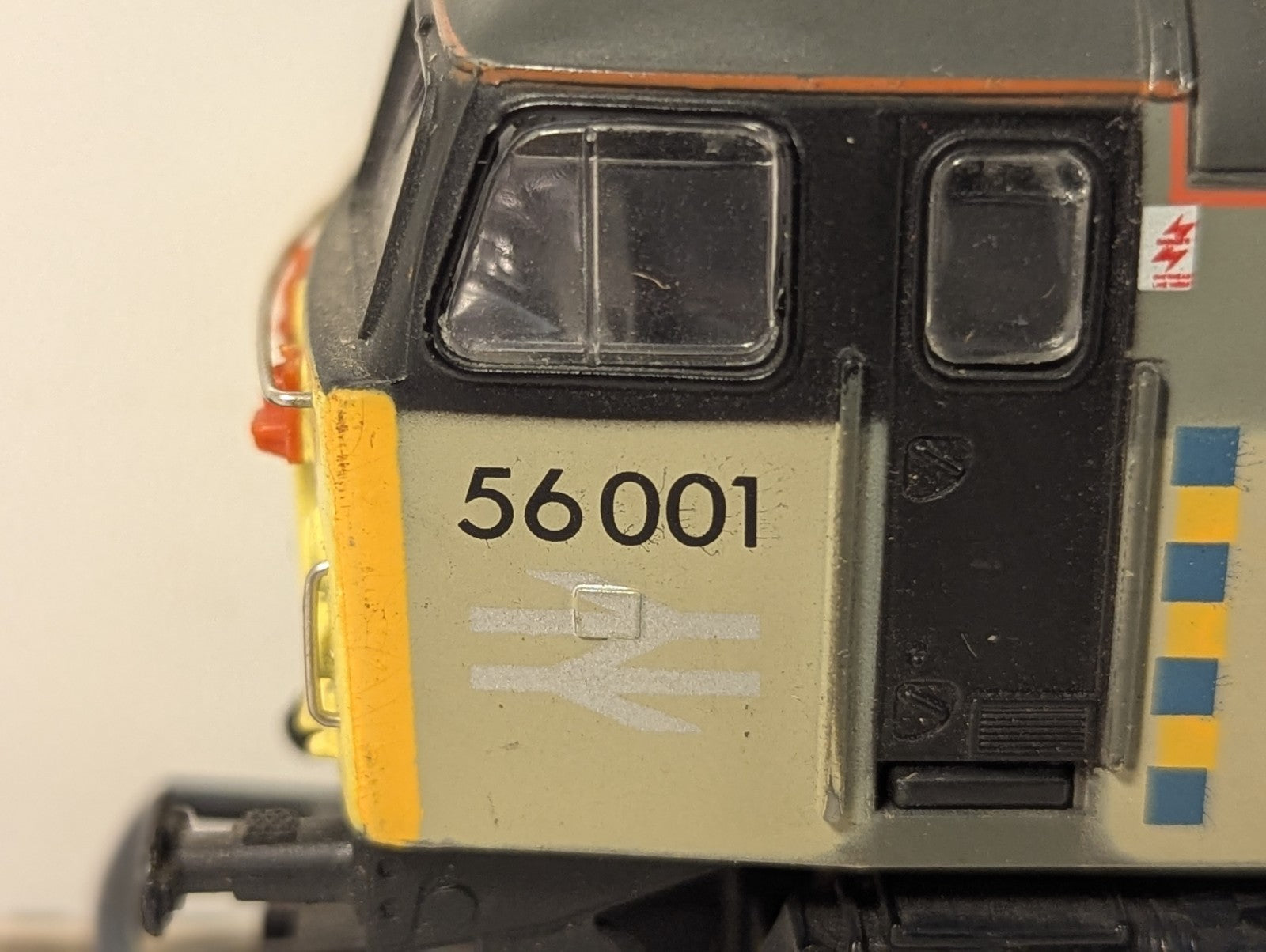 Mainline OO Gauge Class 56 Locomotive 56001 BR Railfreight Coal Livery