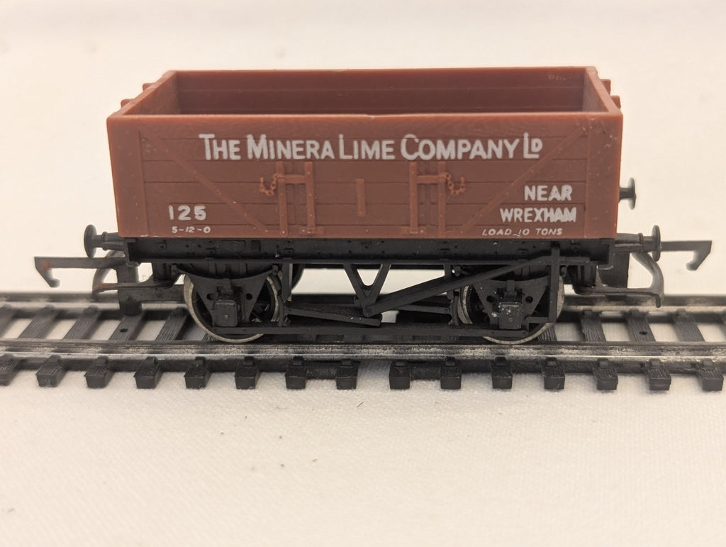 Hornby R211 OO Gauge 10 Ton Mineral Lime Wagon
