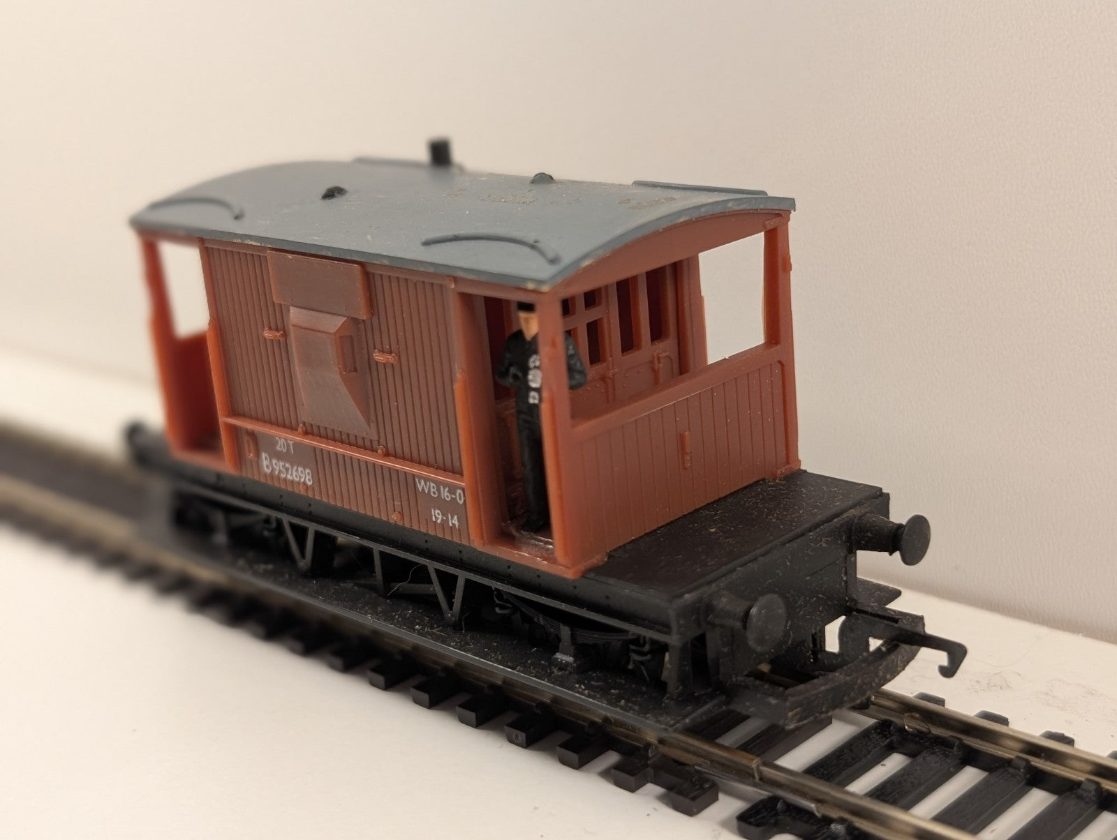 Hornby R.218 OO Gauge BR Brake Van