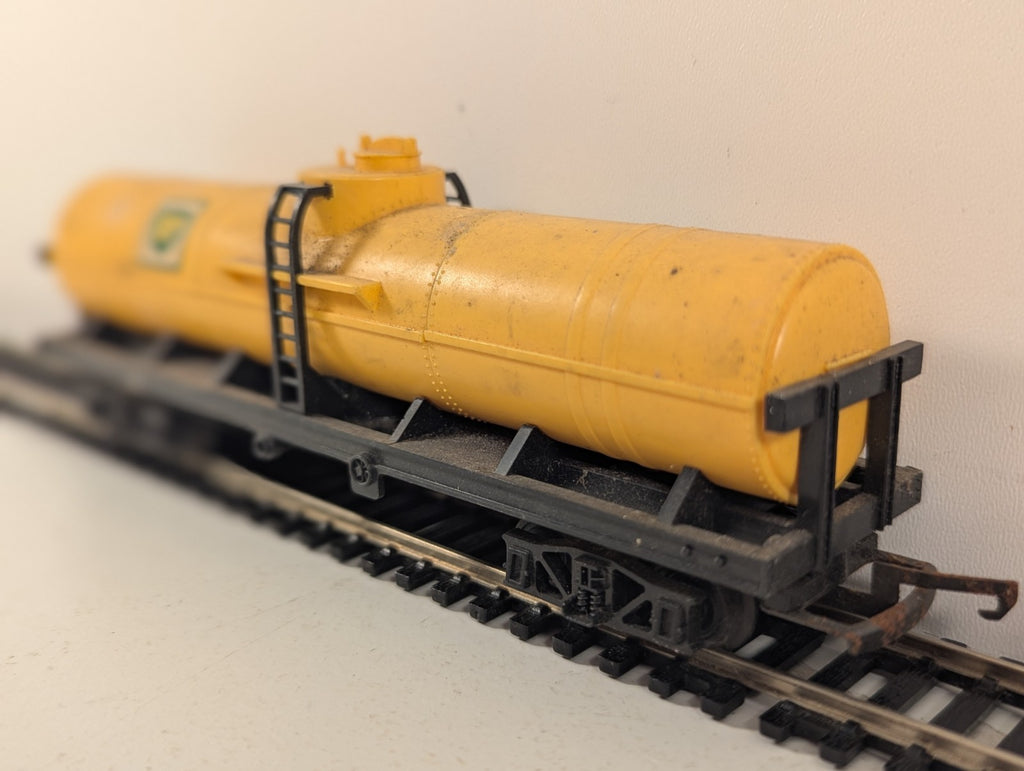 Tri-ang R117 BP Tank Wagon OO Gauge
