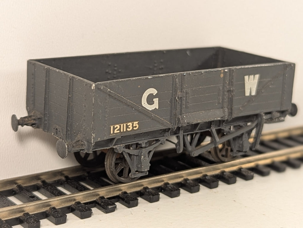 Peco OO gauge GWR 5-plank open goods wagon kit - body comes of wheels