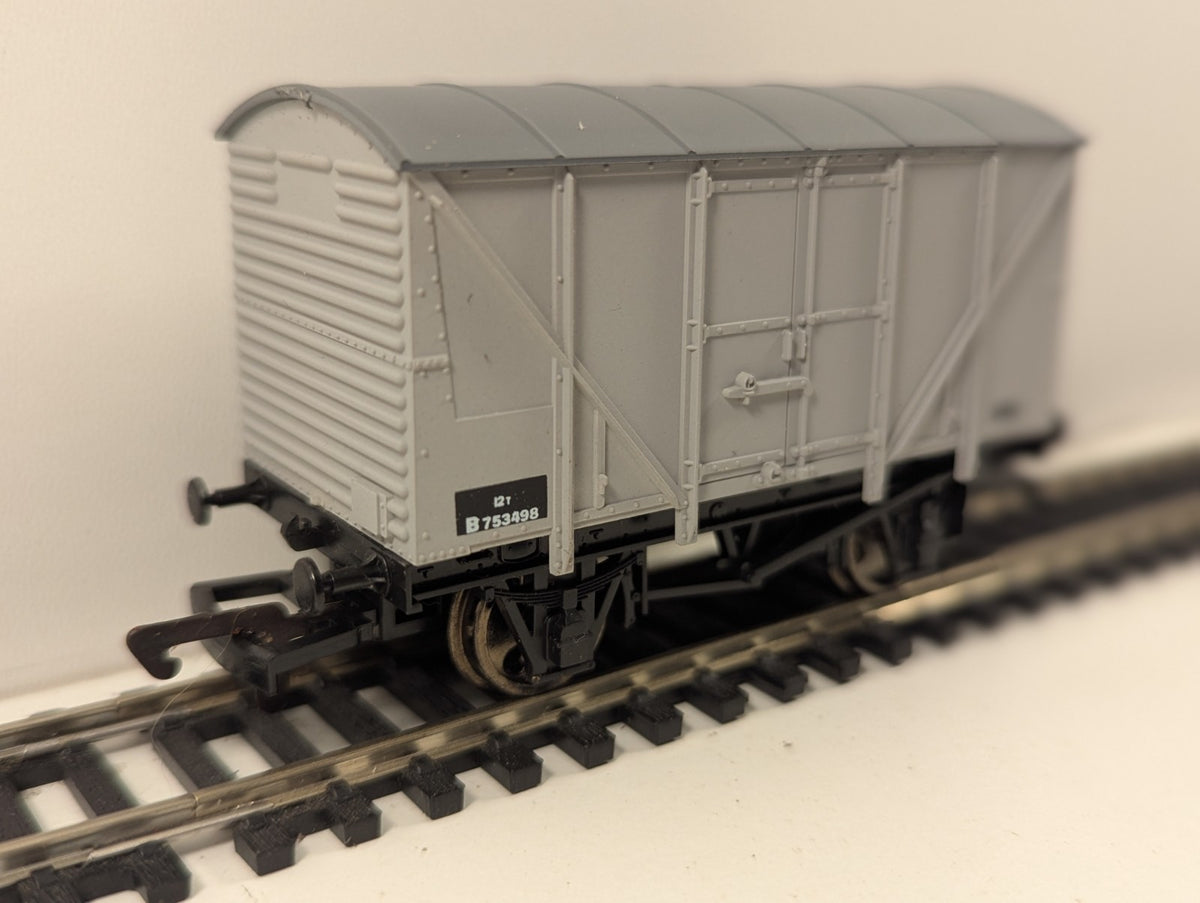 Dapol B108 BR 12 Ton Vent Van B753498 OO Gauge Grey Livery
