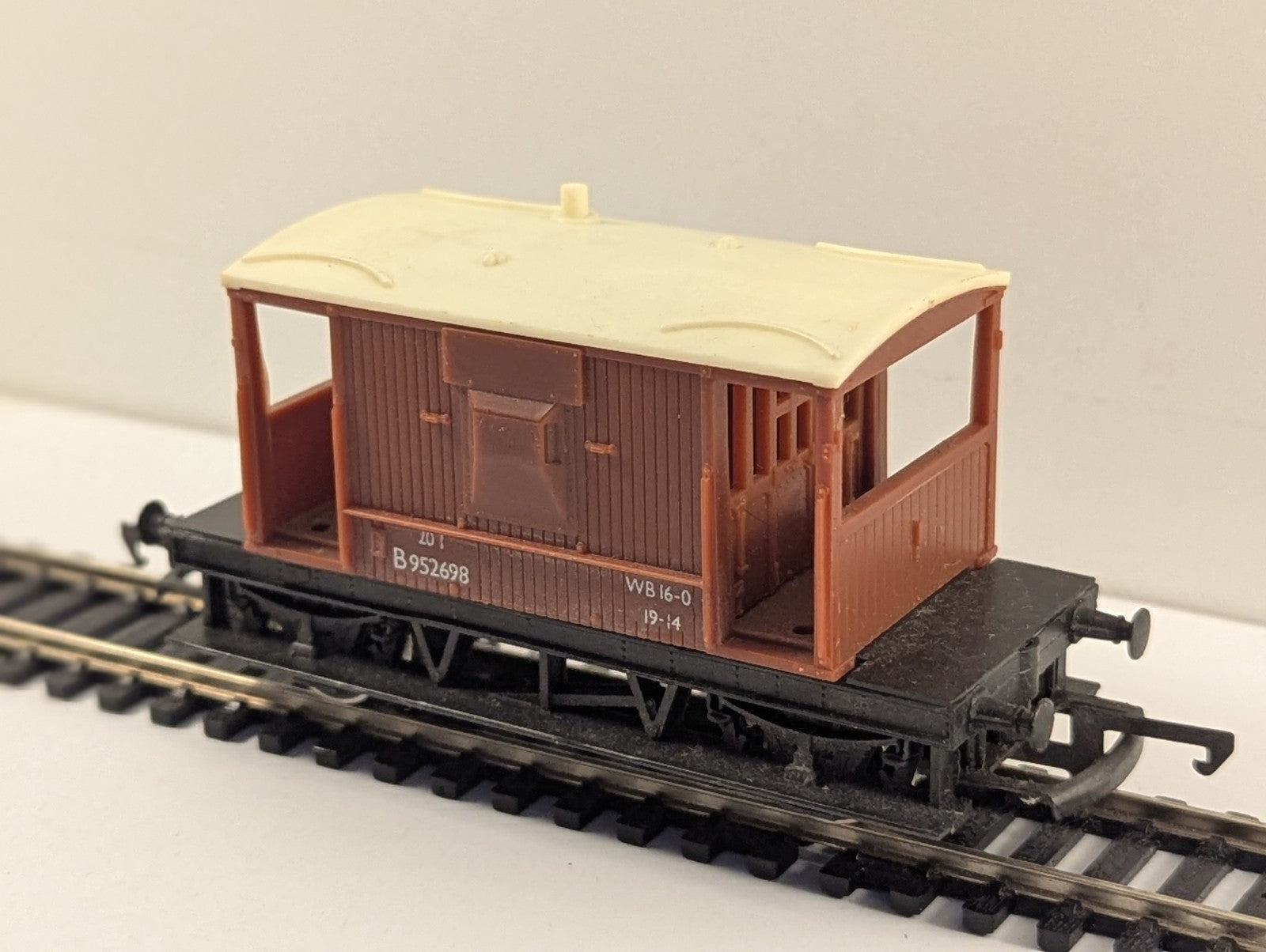 Hornby OO Gauge BR Standard 20T Brake Van B952698