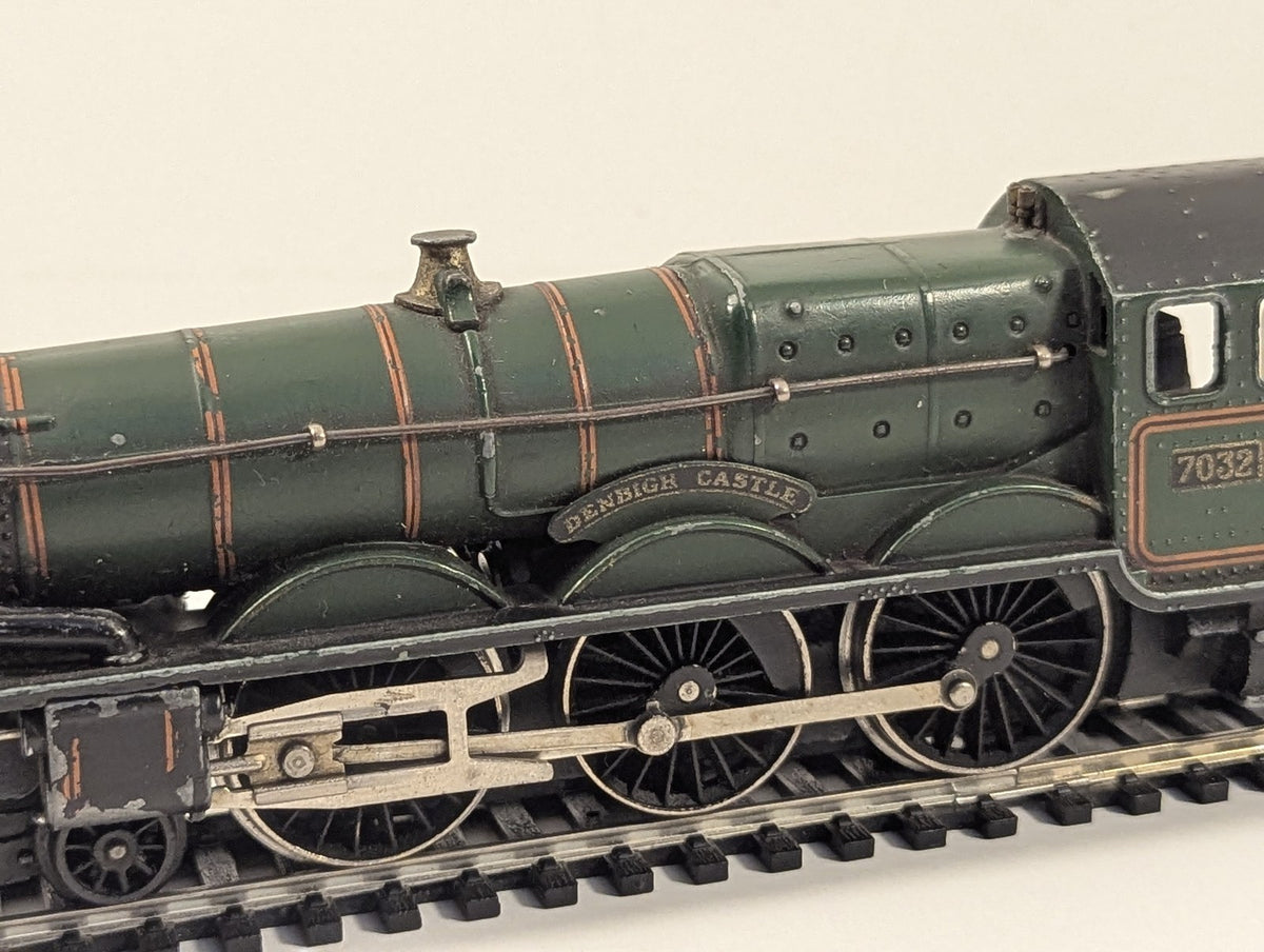 Hornby Dublo OO Gauge Castle Class 4-6-0 'Denbigh Castle' Steam Locomotive 7032