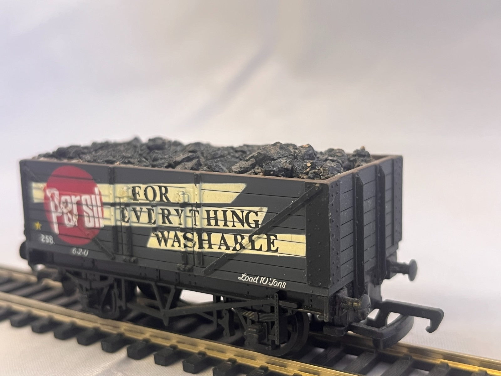 Mainline OO Gauge Persil 7 Plank Wagon