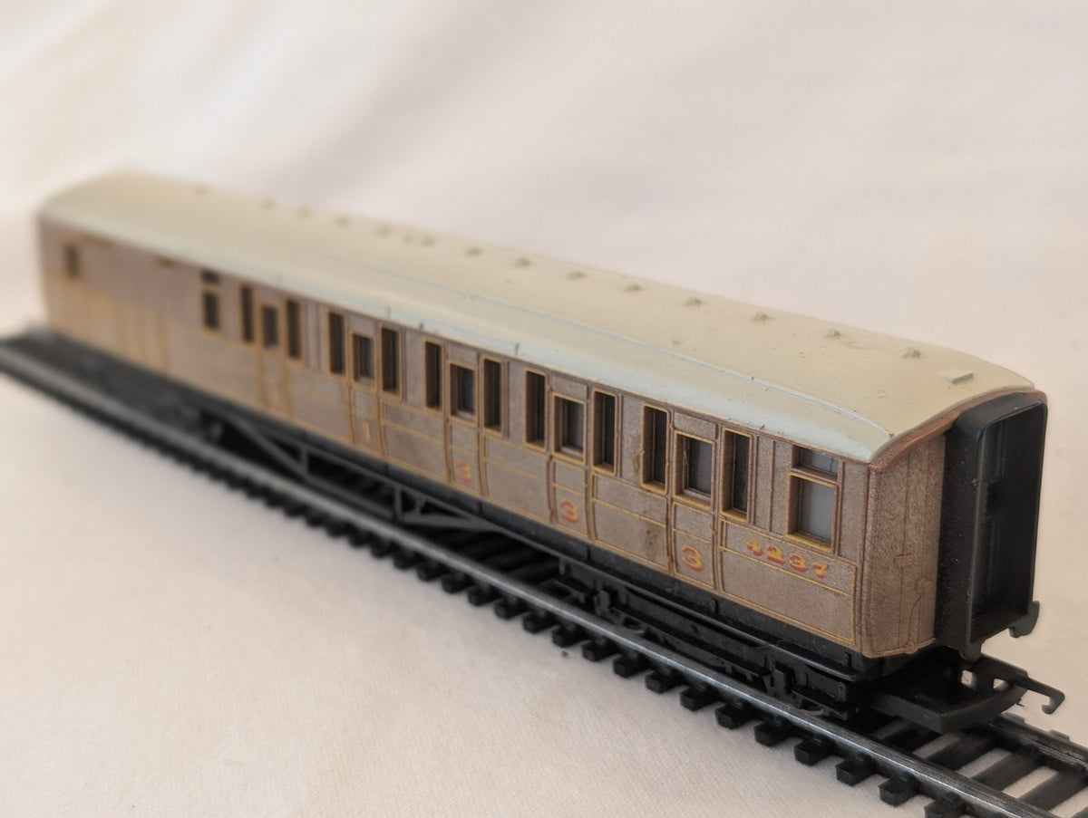 Hornby R478 OO Gauge LNER Brake Composite Coach