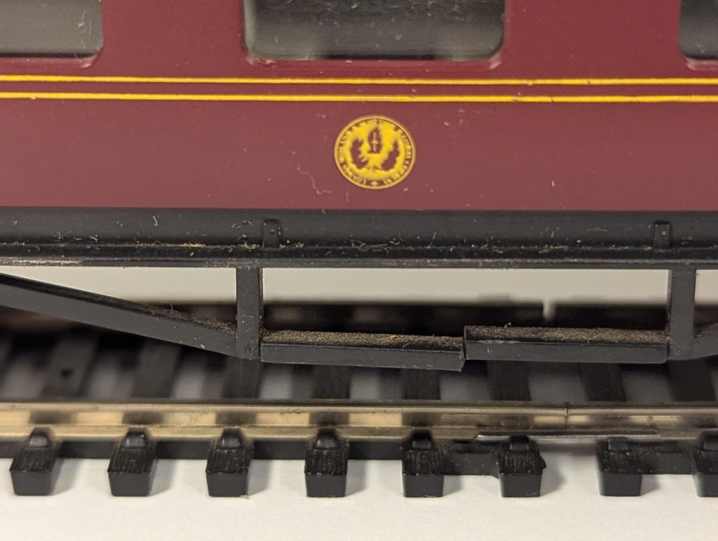 Hornby OO Gauge LMS Period III Corridor 3rd and 1st Class composite Coach