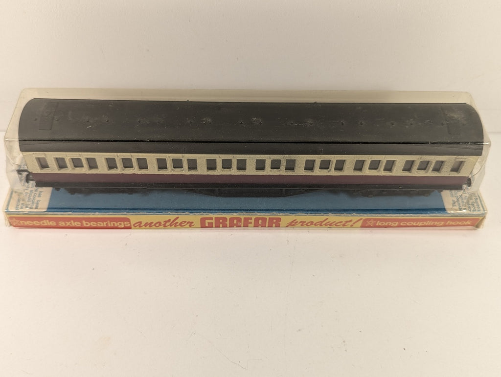 Graham Farish OO Gauge Suburban Compartment Coach Passenger Coach
