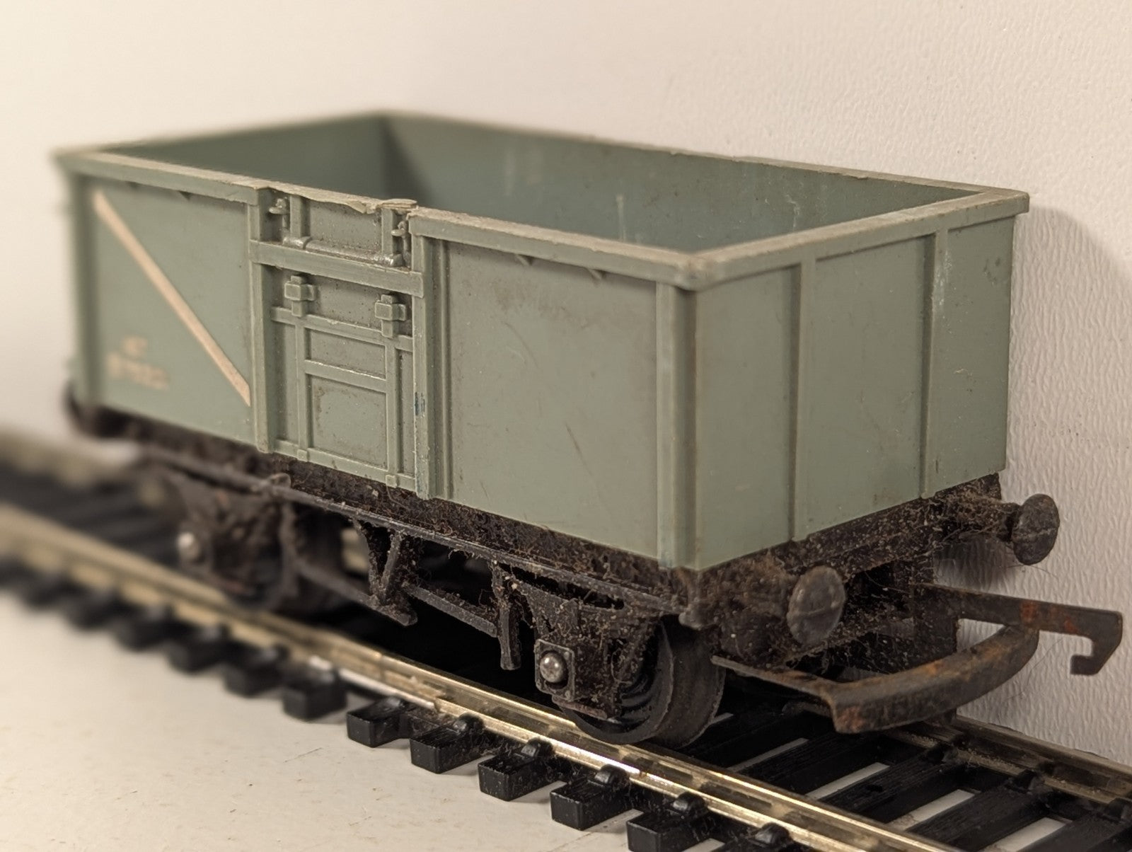 Tri-ang OO Gauge 16-Ton Mineral Wagon Open Wagon B75201 BR Grey R.12