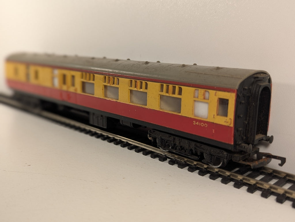 Tri-ang Hornby R627 OO Gauge BR Brake 2nd Coach 34100