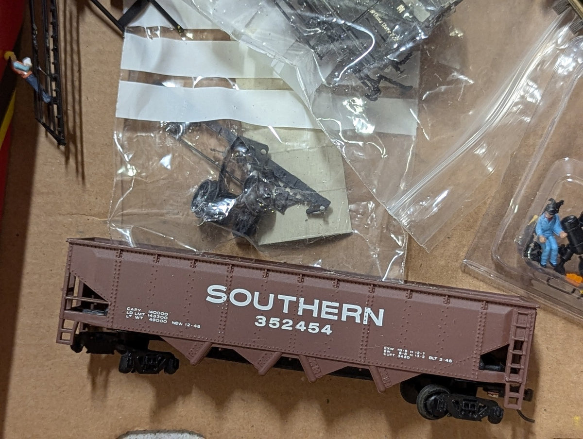 Hornby Dublo OO Gauge Track, GWR Coach and Mixed Wagons Job Lot