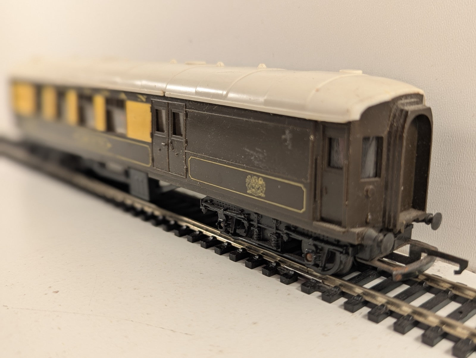 Tri-ang OO Gauge Pullman Brake Coach Car No. 79 Passenger Coach