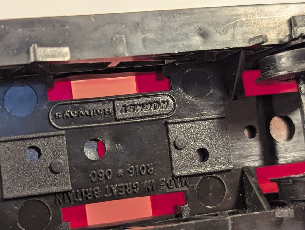 Hornby OO Gauge Compartment Red 4-Wheel Composite Coach Passenger Coach 12