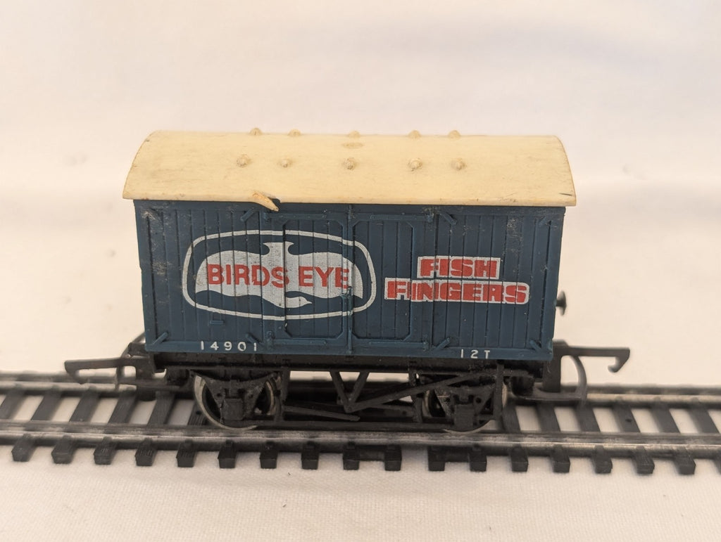 Hornby R105 OO Gauge Birds Eye Fish Fingers Van
