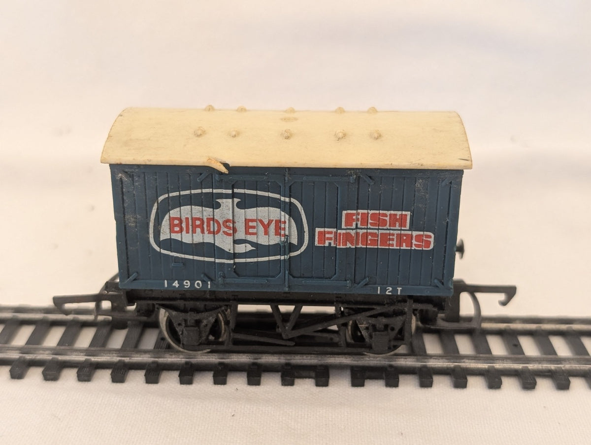 Hornby R105 OO Gauge Birds Eye Fish Fingers Van
