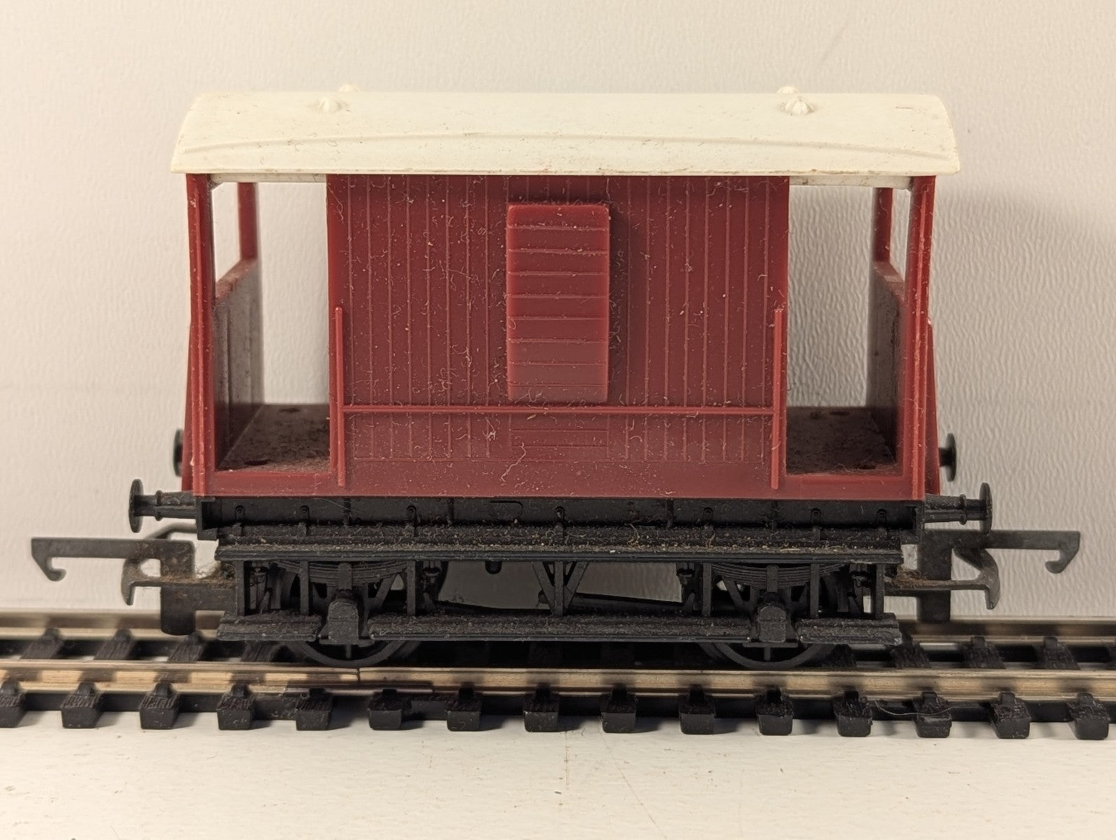 Tri-ang R16 20-Ton Brake Van
