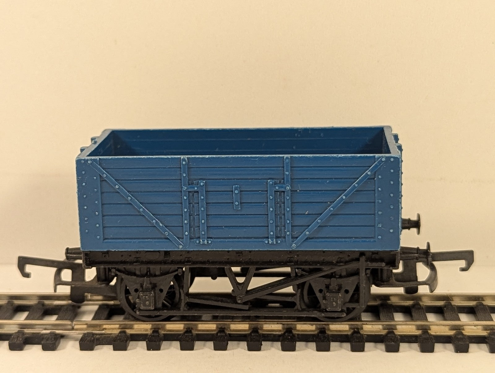 Hornby OO Gauge 5-Plank Open Wagon Goods Wagon Blue