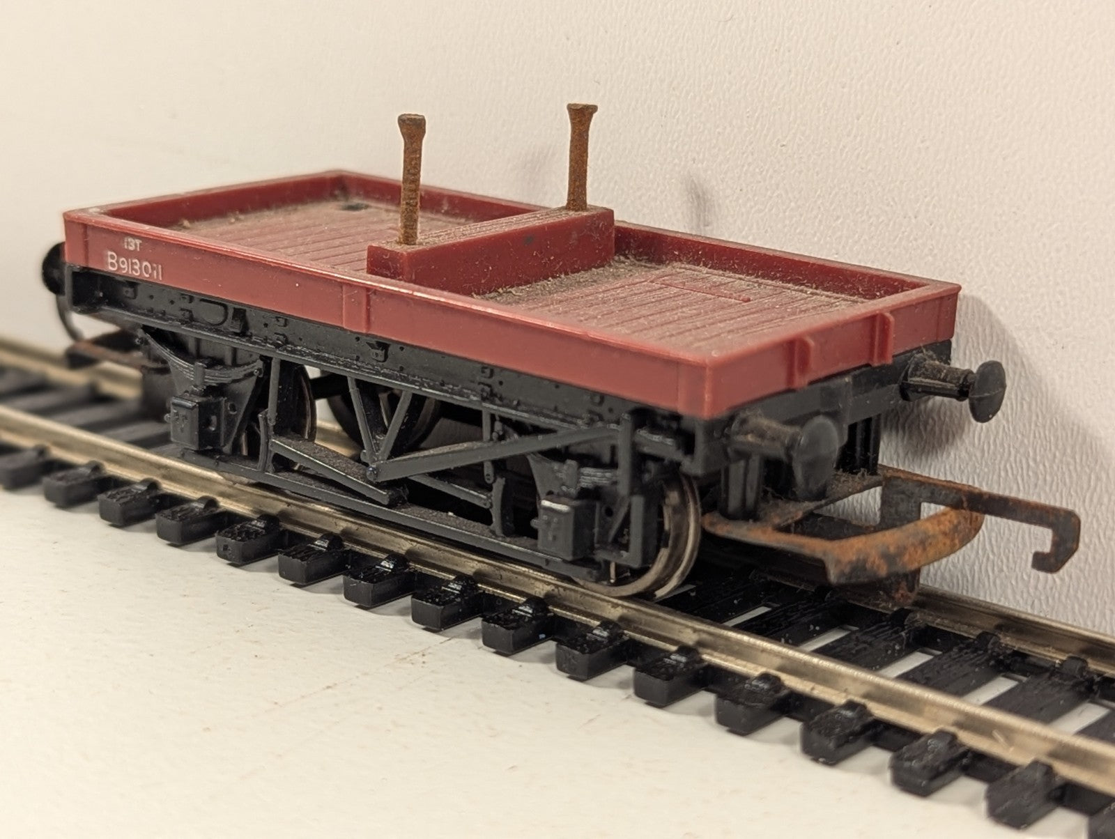 Tri-ang Railways R17 OO Gauge Red Bolster Wagon