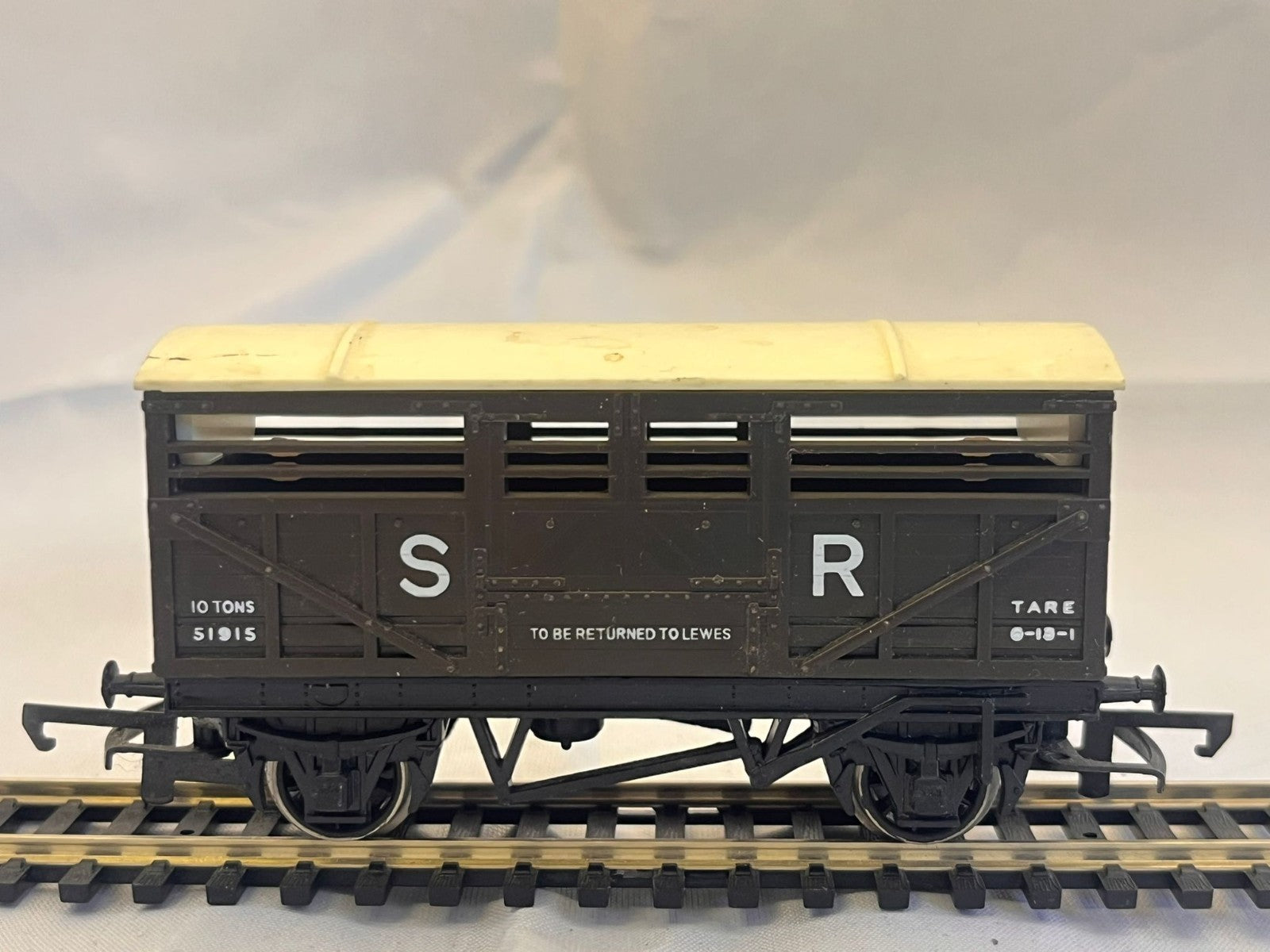 Hornby OO Gauge R106 Southern Railway Sheep Wagon