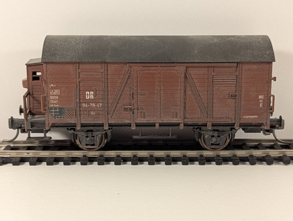 Piko 5-6452-01 – Covered Goods Van with Brakeman’s Cab (H0 Gauge)