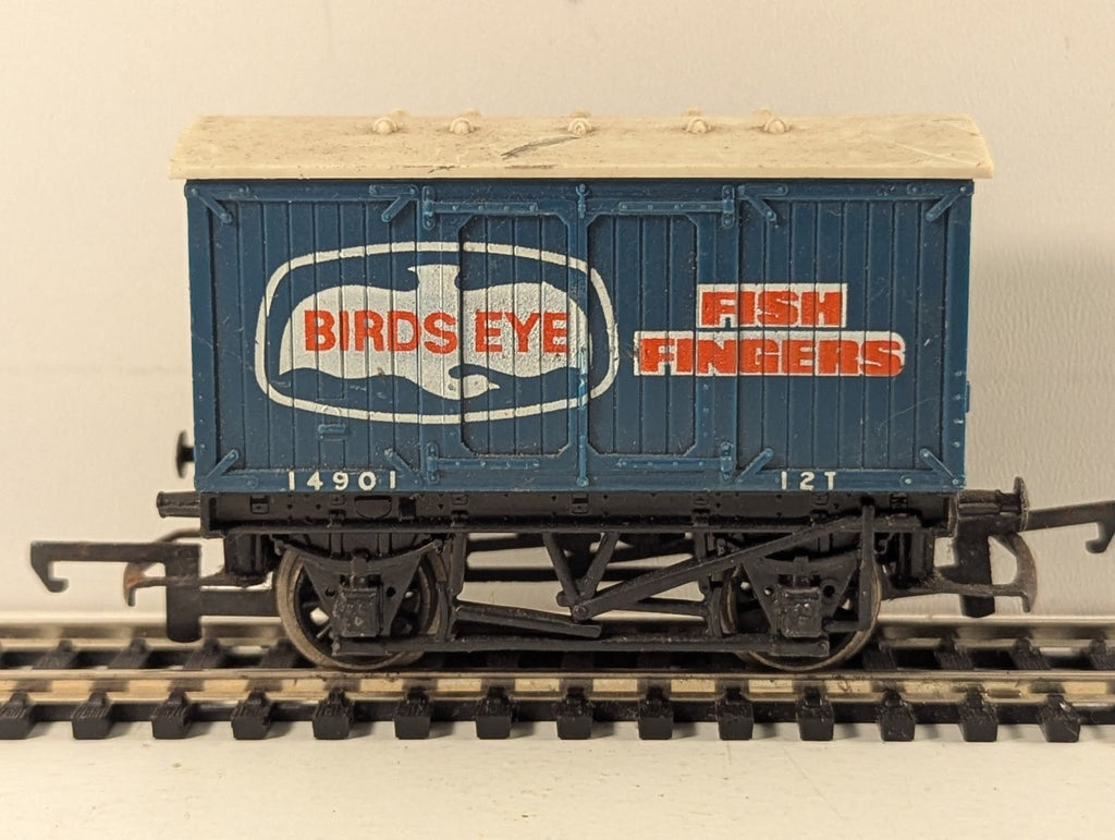Hornby OO Gauge Birds Eye Fish Fingers Van Box Van 14901 Birds Eye