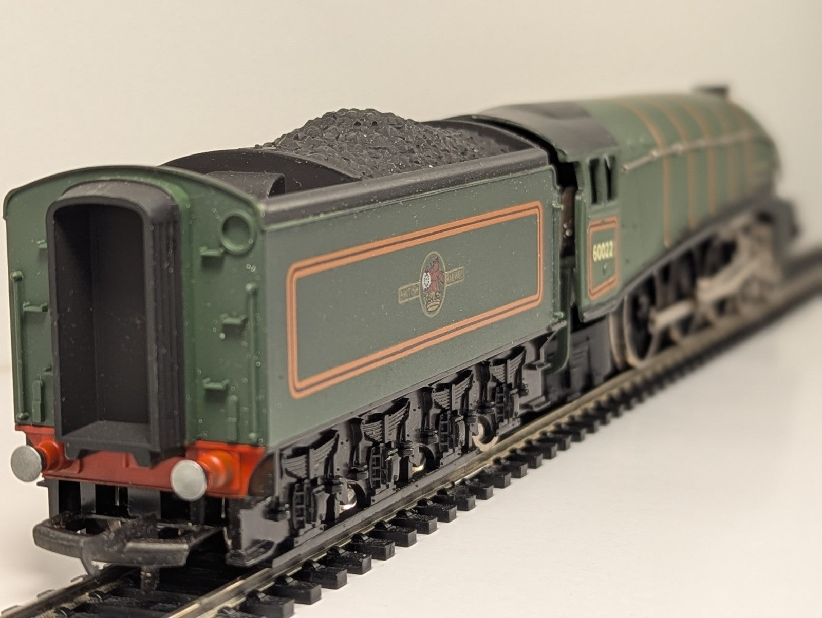 Wrenn W2211 OO Gauge Class A4 4-6-2 60022 “Mallard” BR Green