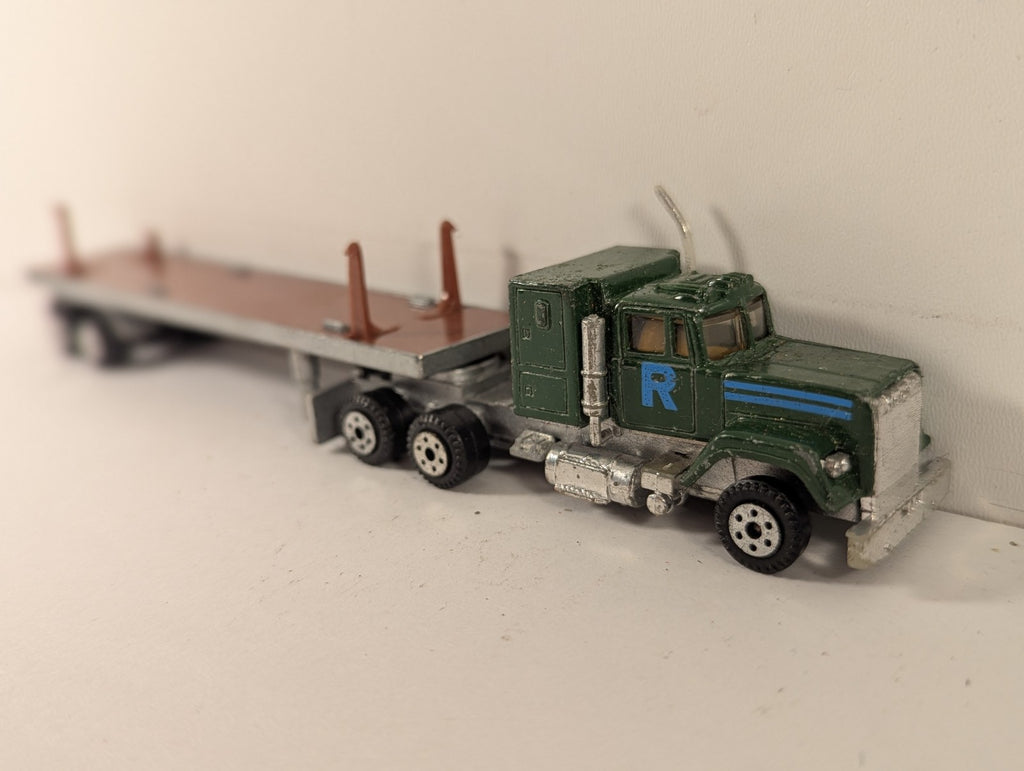 Road Champs Mack Super-Liner with Flatbed Trailer Die-cast Vehicle