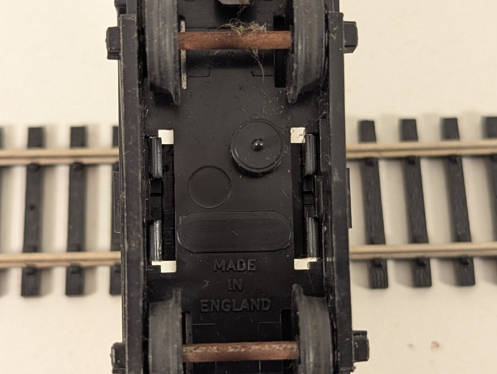 Tri-ang Hornby R15 OO Gauge White United Dairies Milk Tanker