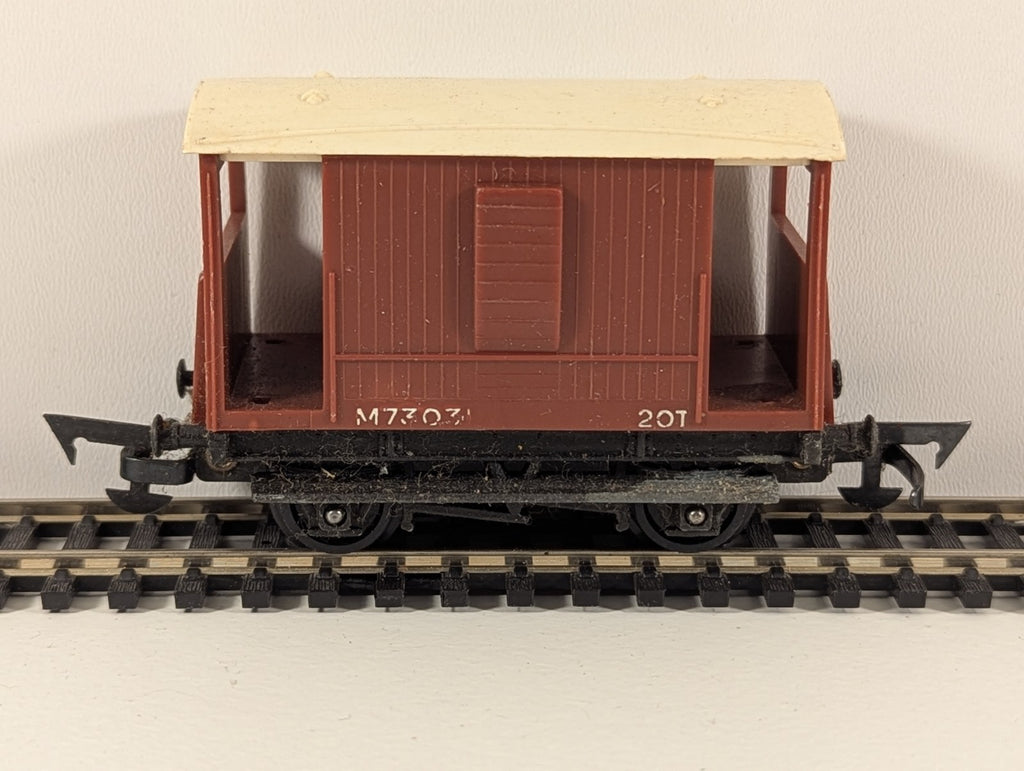 Tri-ang R16 – BR Standard 20-Ton Brake Van