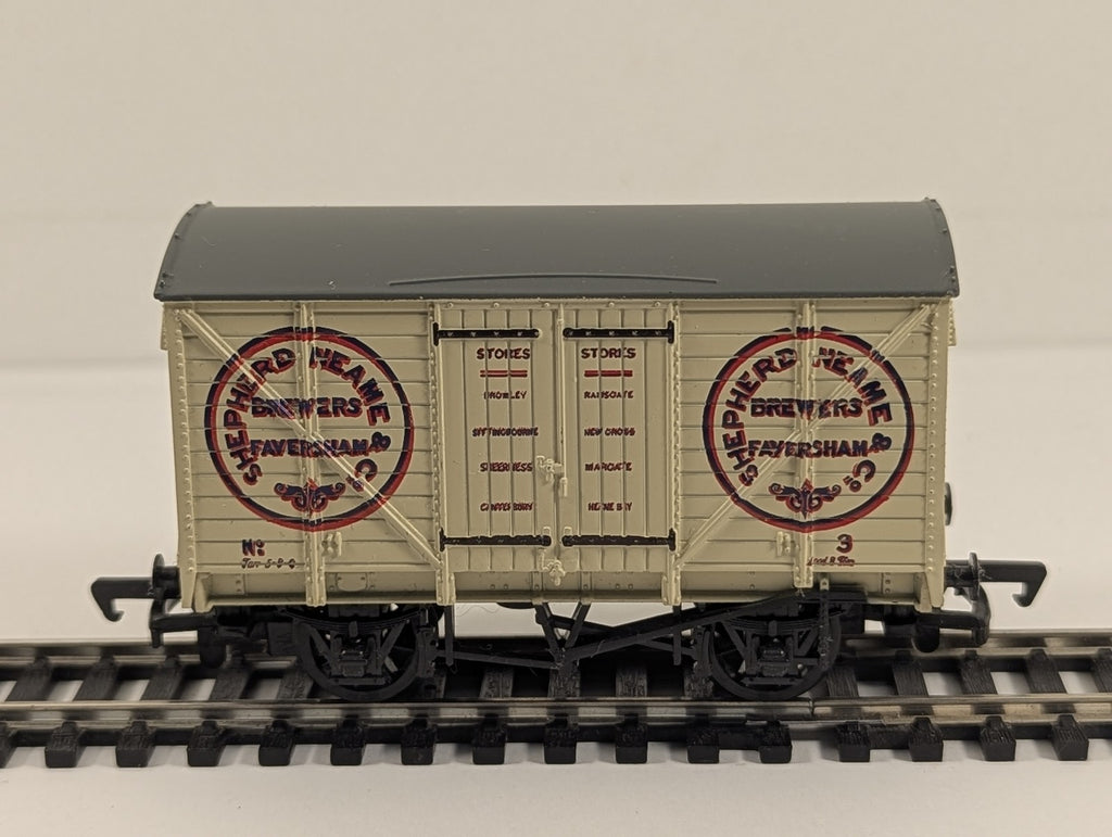 Mainline OO Gauge 12 Ton Ventilated Van Goods Wagon 3 Shepherd Neame 37-133
