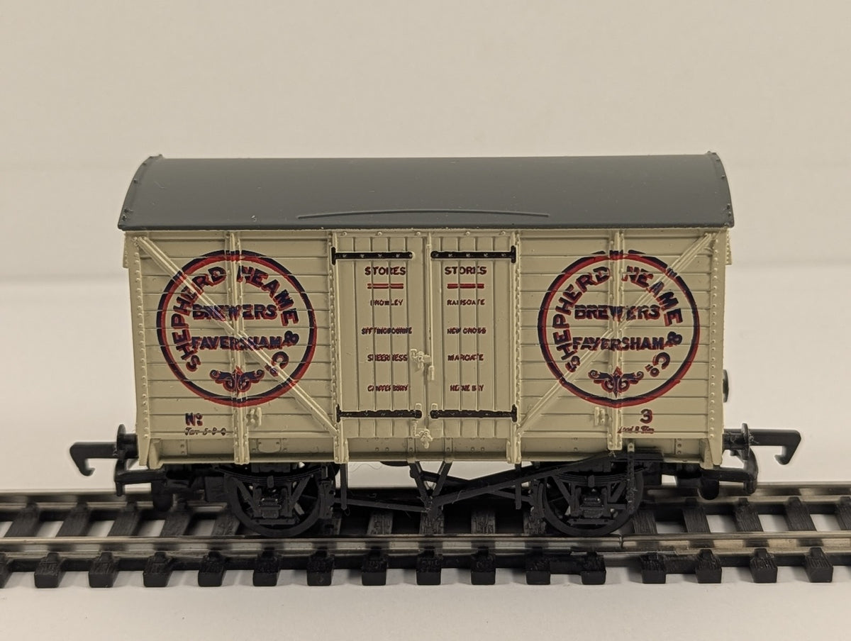 Mainline OO Gauge 12 Ton Ventilated Van Goods Wagon 3 Shepherd Neame 37-133