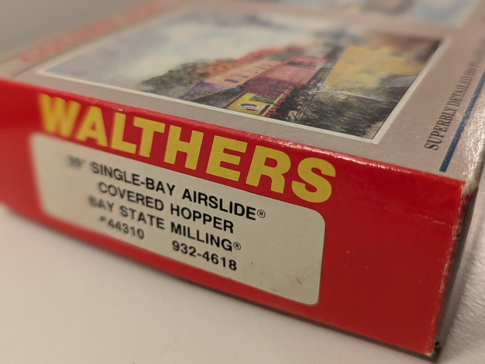 Walthers 932-4618 Bay State Milling Inc. 39' Single-Bay Airslide Hopper HO Gauge