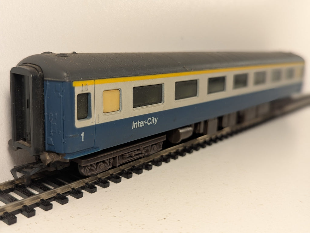 Airfix BR Mk2D First Open Coach OO Gauge