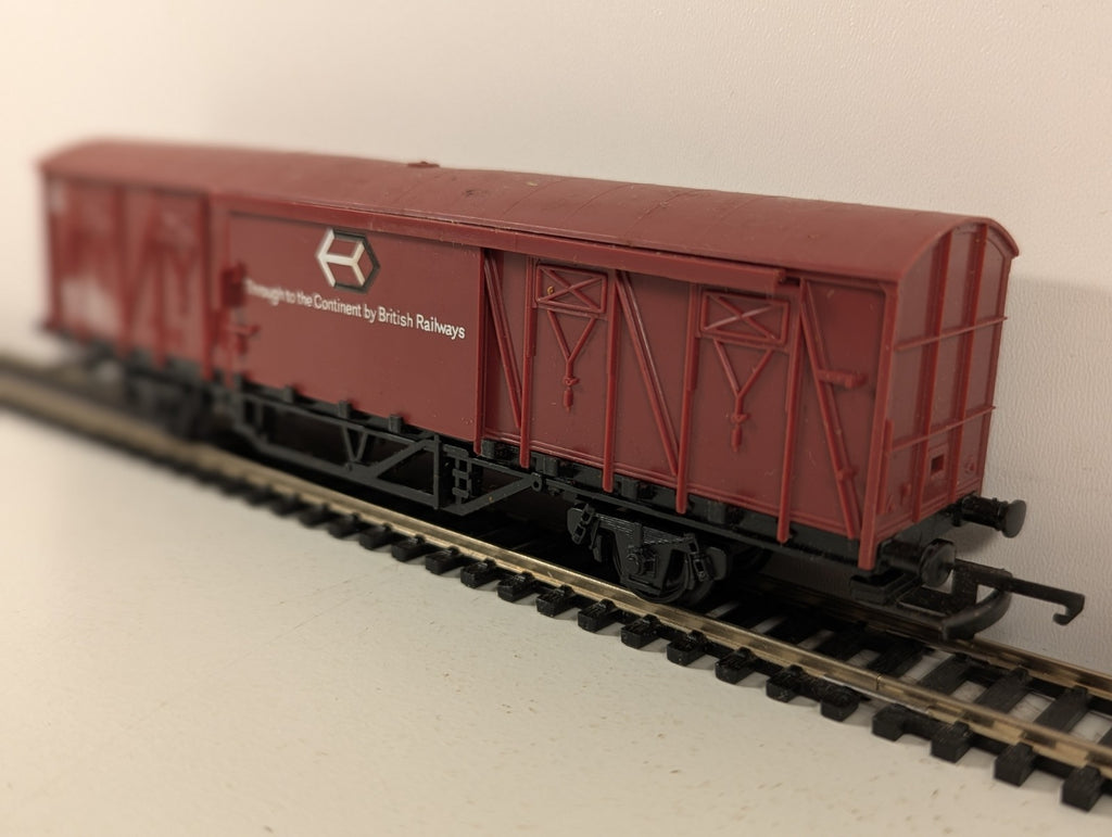 Tri-ang Hornby R738 OO Gauge Red BR Anglo-Continental Ferry Van