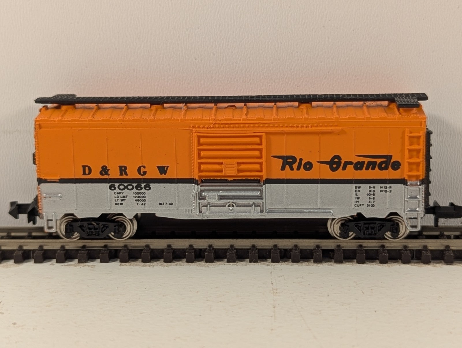 Bachmann N Gauge Denver & Rio Grande Western 40ft Box Car