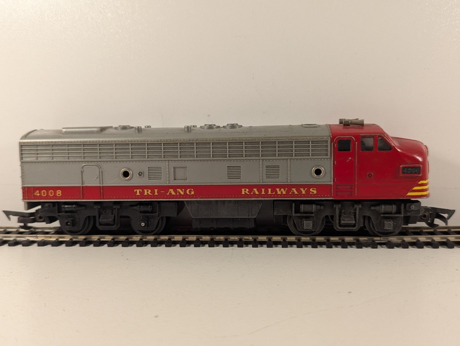 Tri-ang OO Gauge Transcontinental A Unit Diesel Locomotive 4008 -Spares / Repair