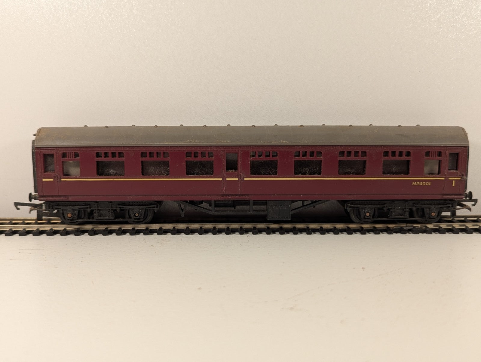 Tri-ang Mainline OO Gauge BR Maroon Composite Coach
