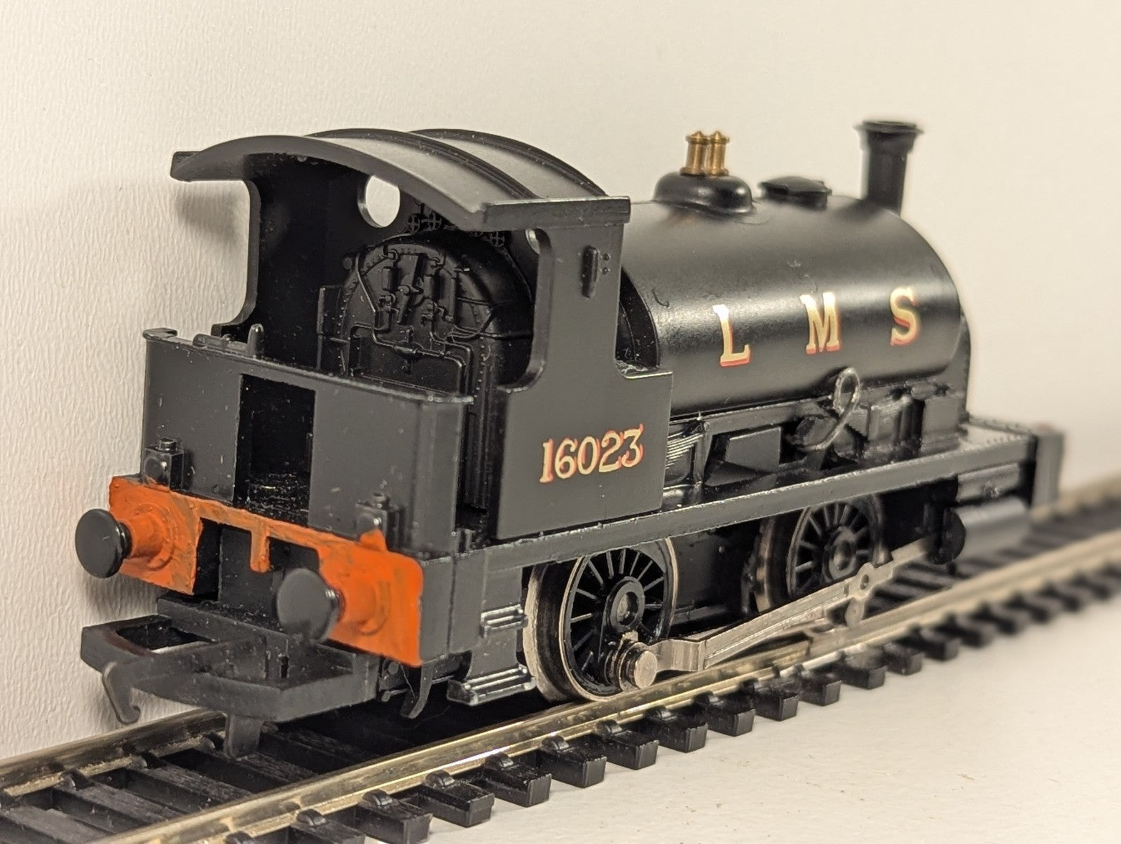 Hornby OO Gauge LMS Black 0-4-0T Class 0F Steam Locomotive