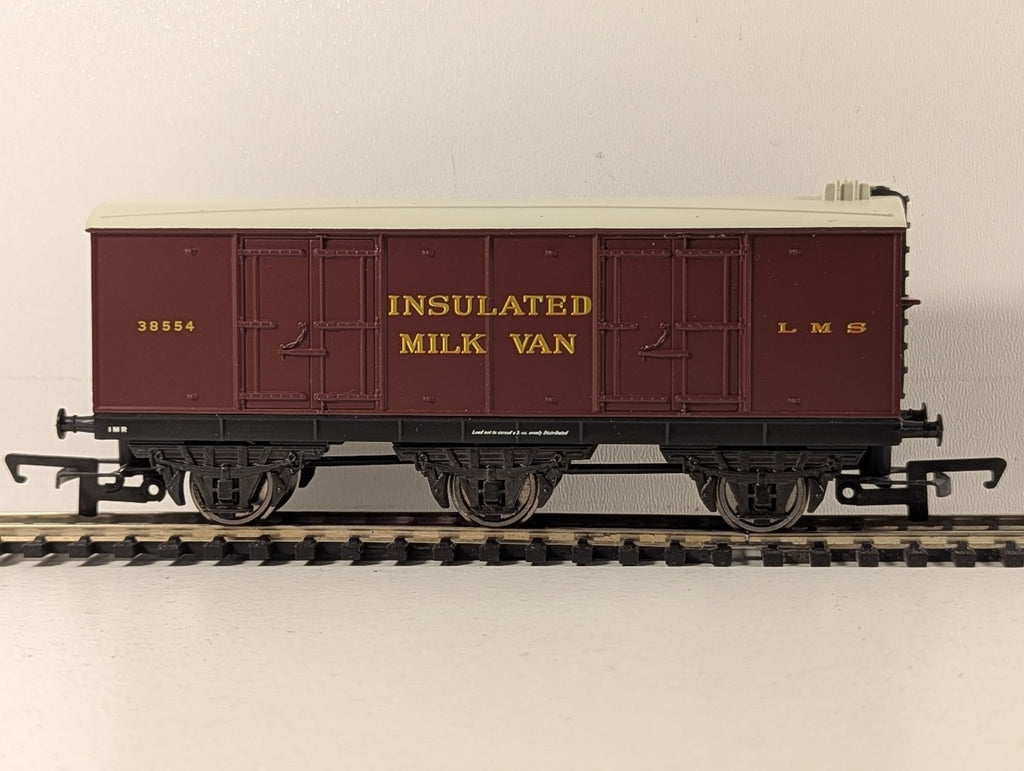 Hornby OO Gauge LMS 6-Wheel Insulated Milk Van Goods Wagon 38554 LMS Maroon R127