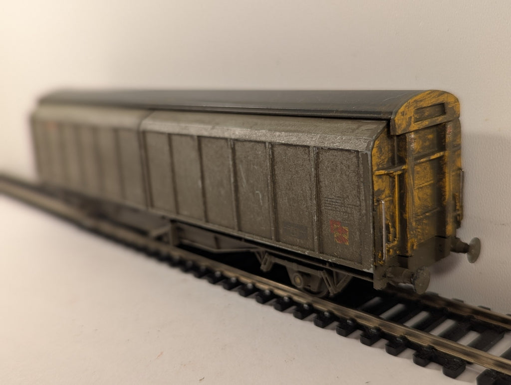 Bachmann OO Gauge VGA Sliding Wall Van Goods Wagon 210614